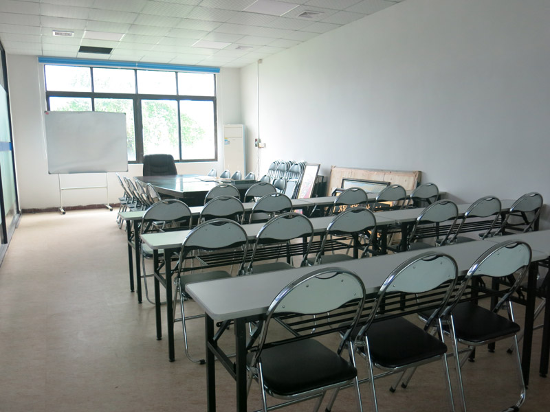 寬敞明亮的會(huì)議室